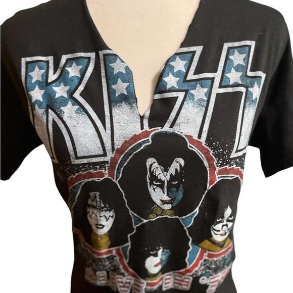 KISS Alive In 77  graphic short sleeve T Shirt - Picture 2 of 8